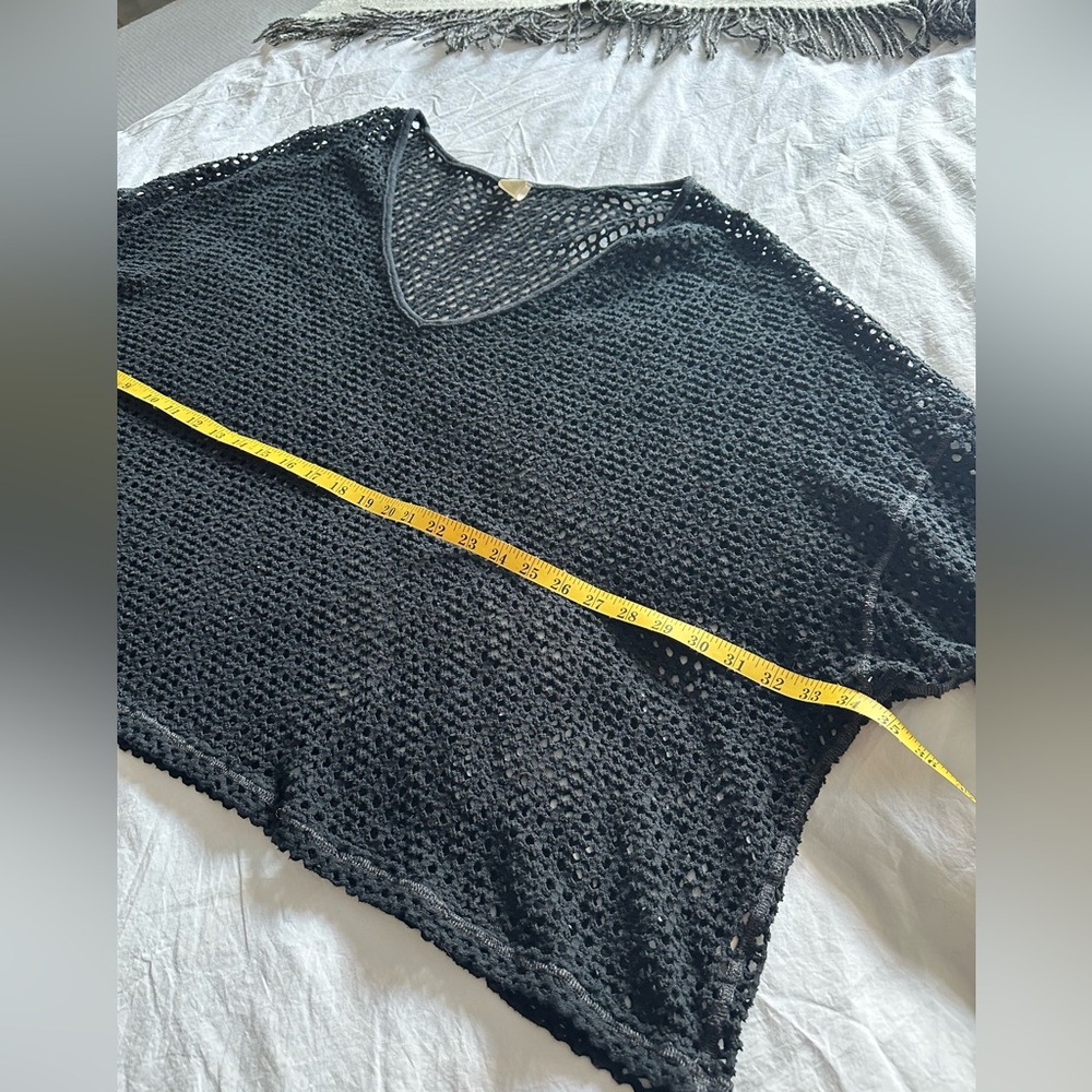 We The Free black V-Neck top, size large - Picture 10 of 10